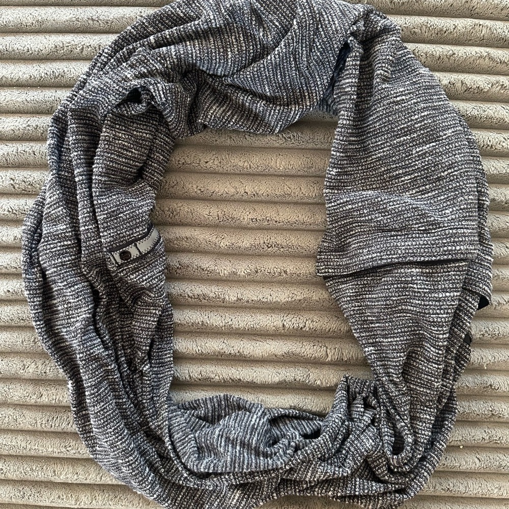 Lululemon Vinyasa Scarf dark Grey & White - Picture 3 of 6